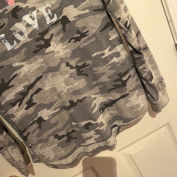 Grayson Threads Top - Picture 4 of 4